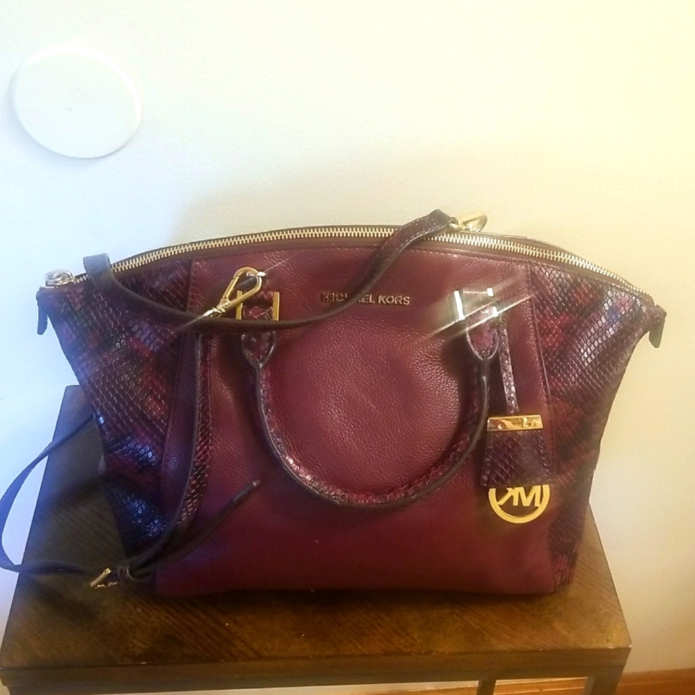MICHAEL KORS Riley medium pebbled purse